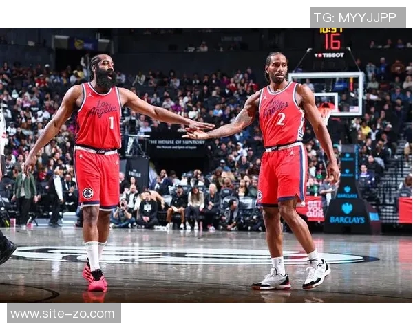 哈登小卡大洛三人均得25分创34岁以上球员组队得分新纪录